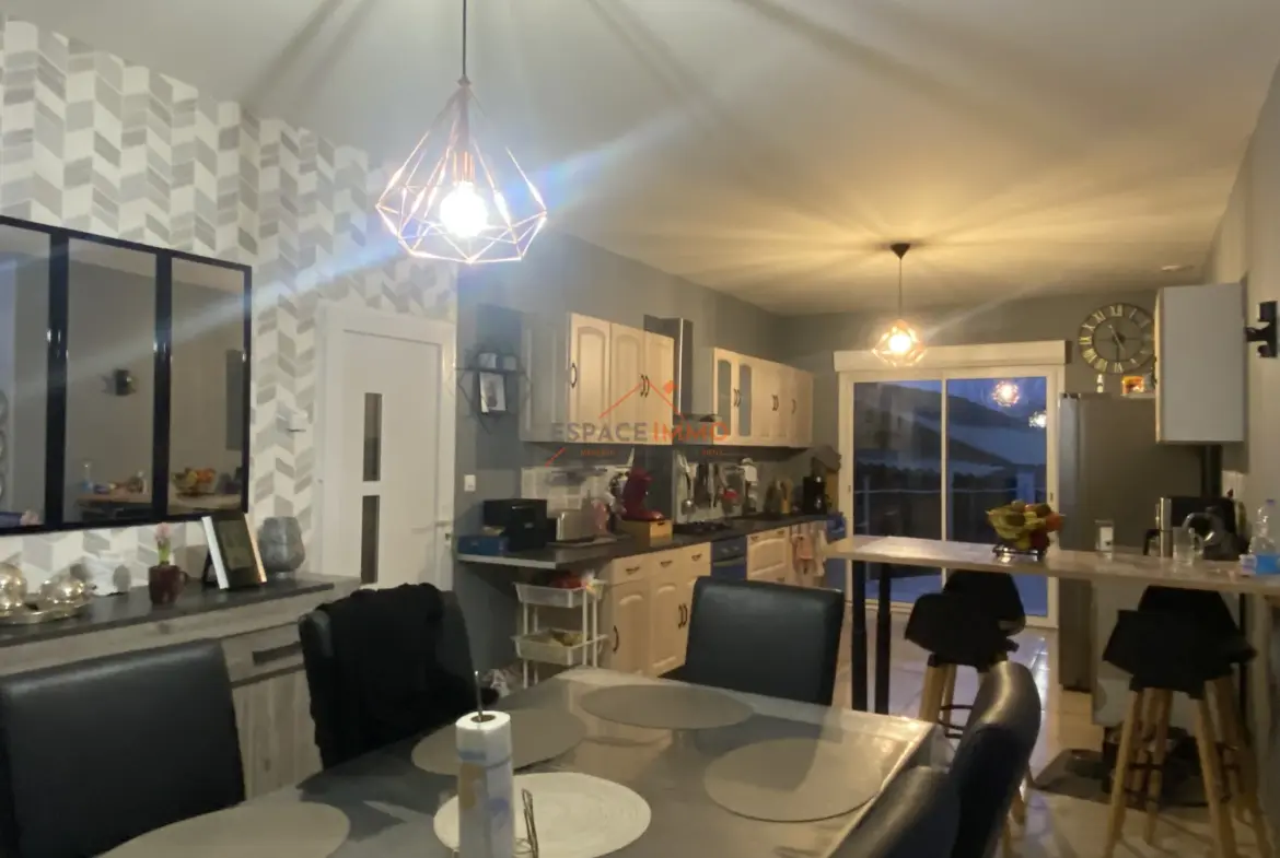 Maison de 138 m² à Trith Saint Léger avec 4 chambres et jardin 