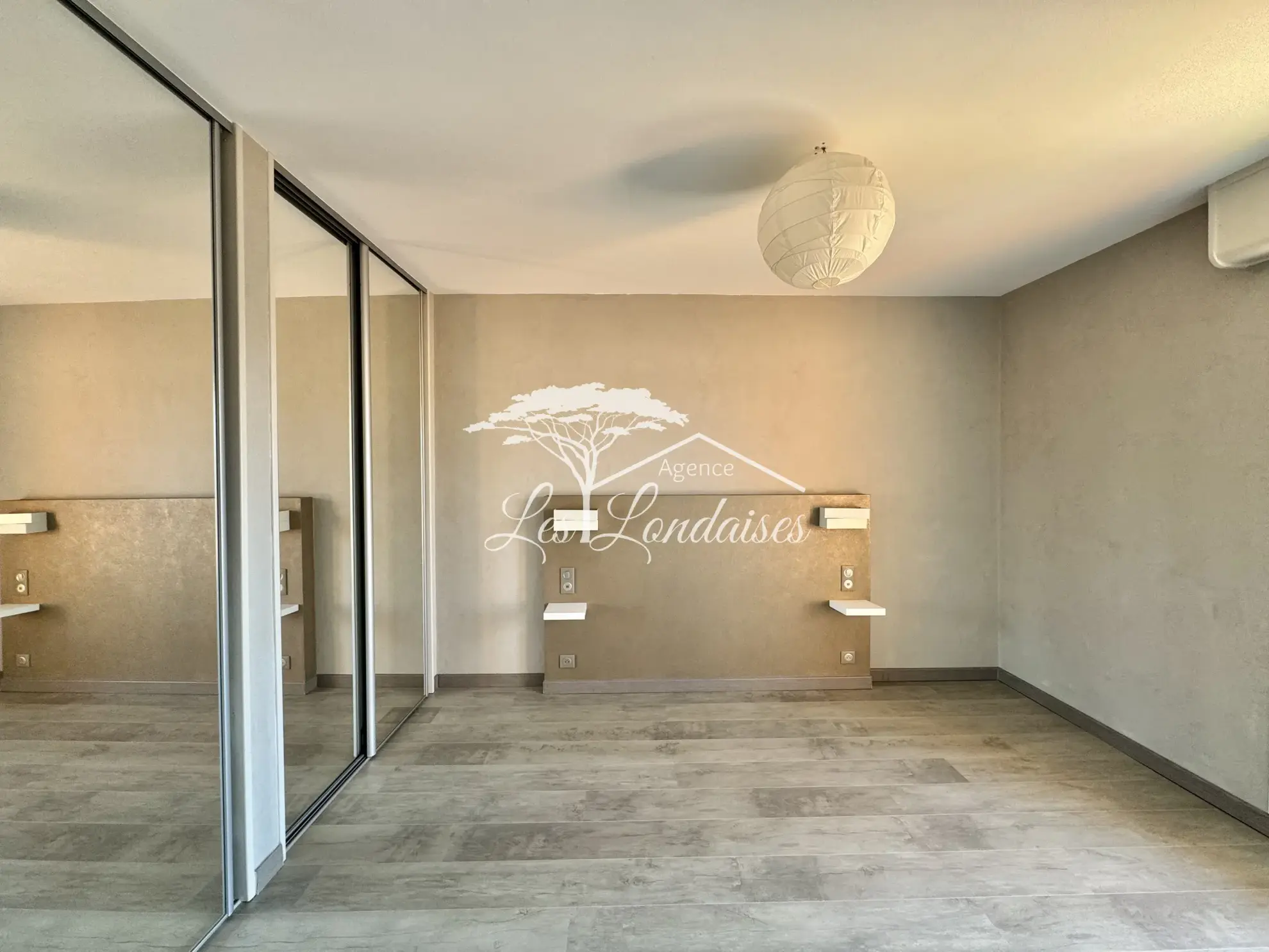 Appartement T4 de 75 m² avec balcon au centre de La Londe-les-Maures 