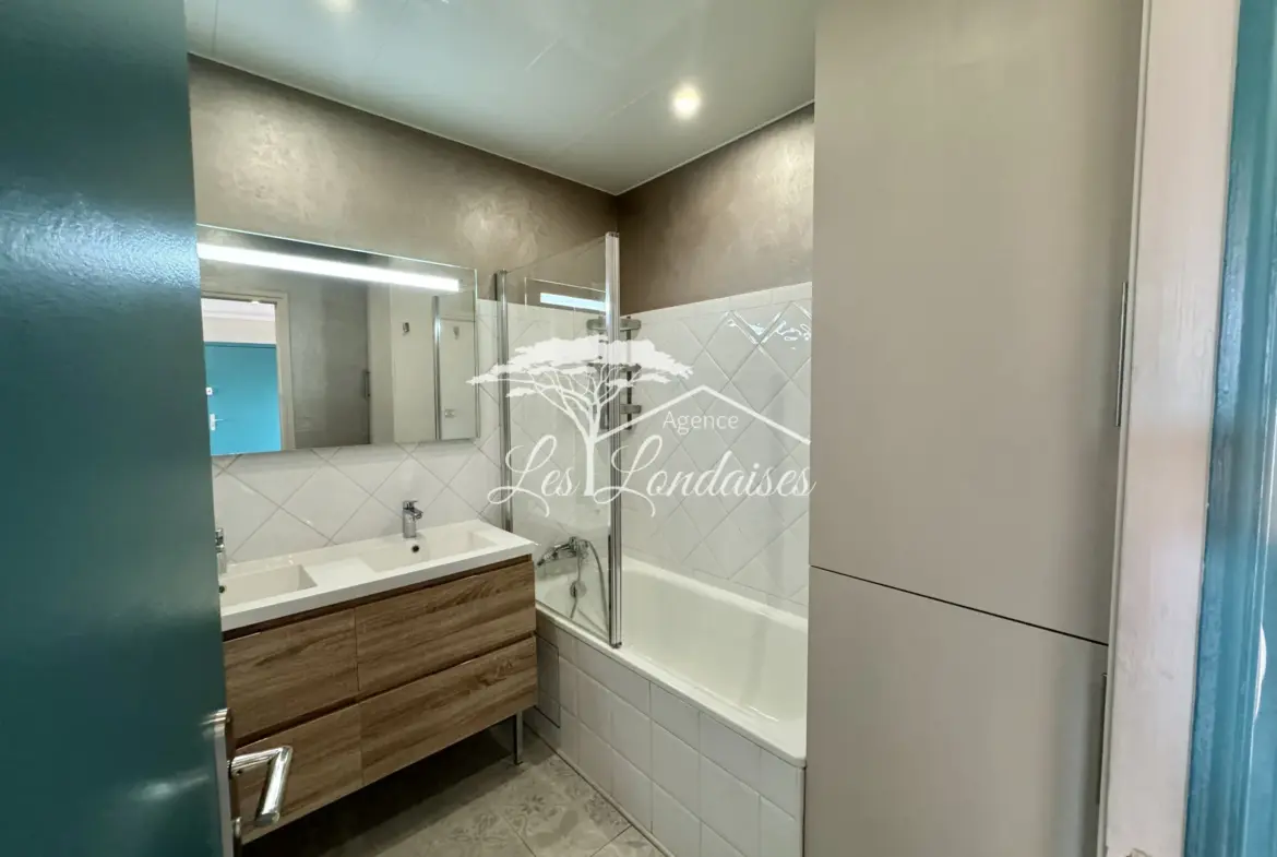 Appartement T4 de 75 m² avec balcon au centre de La Londe-les-Maures 