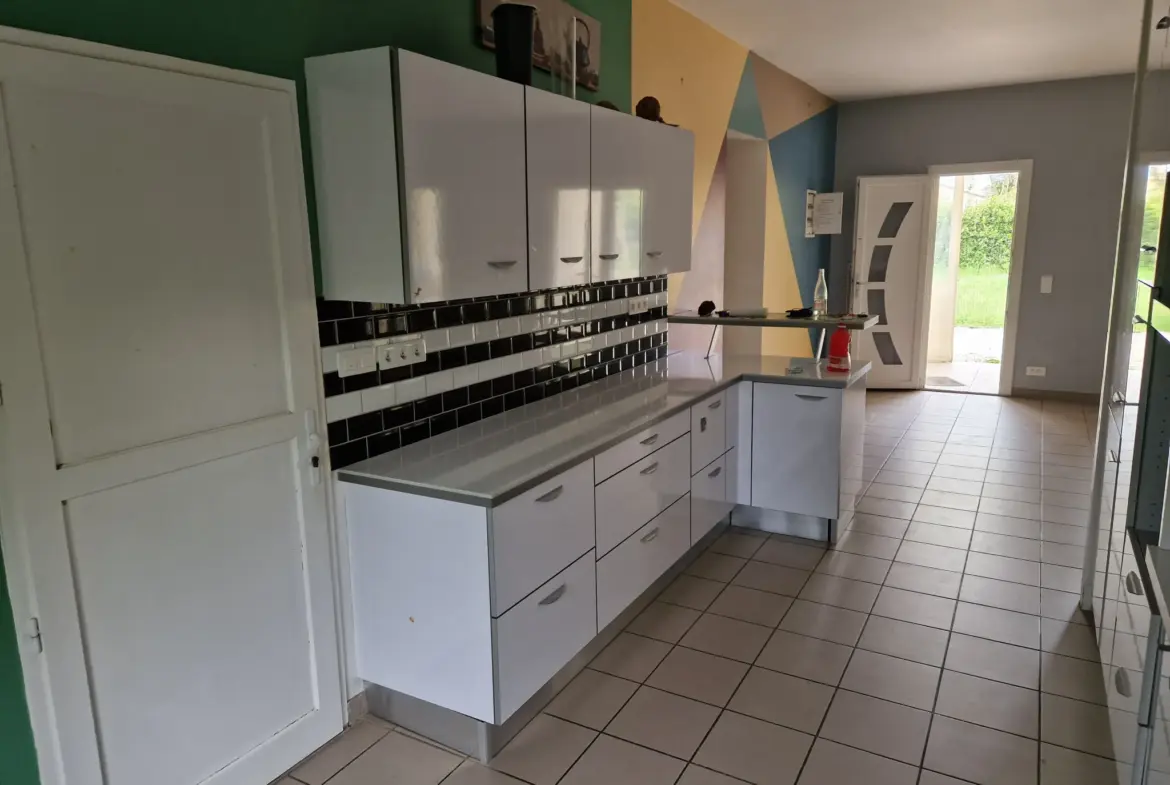 Maison à vendre à Saint Vivien de Médoc - 130 m², 4 Chambres 