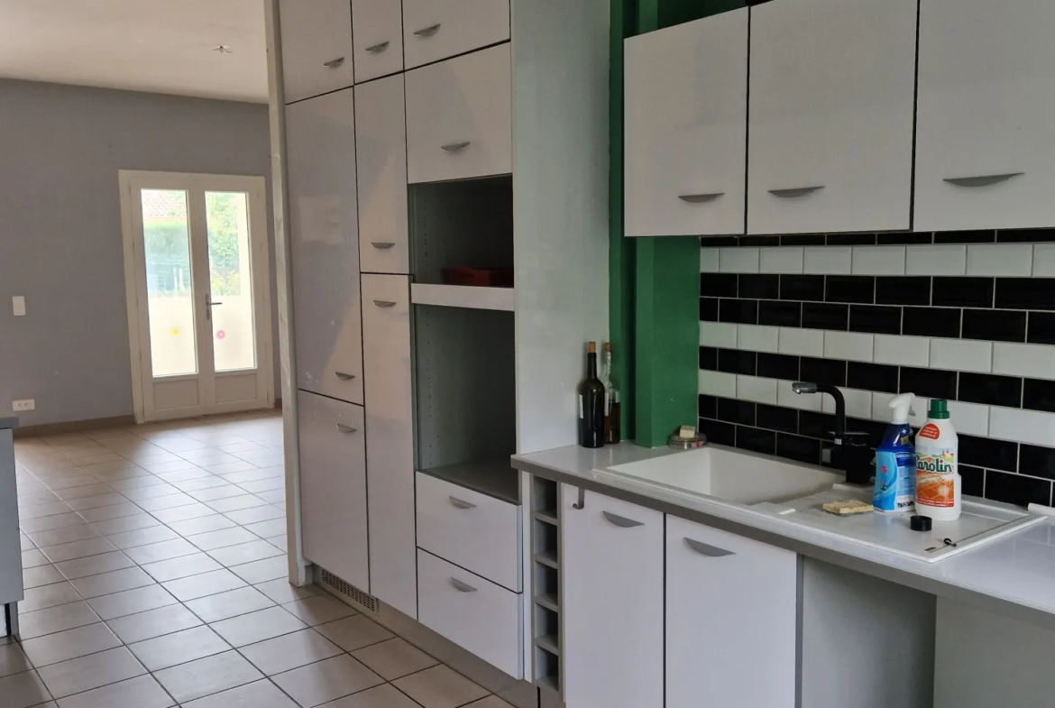 Maison à vendre à Saint Vivien de Médoc - 130 m², 4 Chambres 