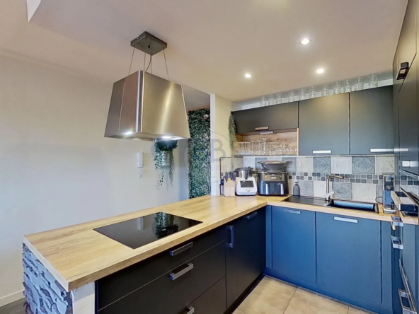 Bel appartement entièrement rénové à Fréjus avec terrasse et parking 