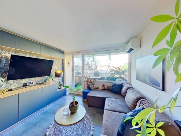 Bel appartement entièrement rénové à Fréjus avec terrasse et parking 
