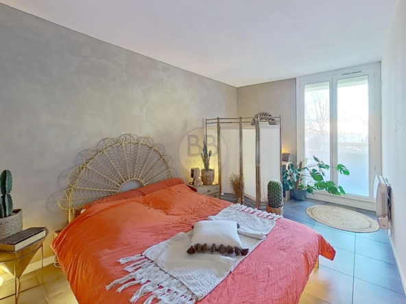 Bel appartement entièrement rénové à Fréjus avec terrasse et parking 