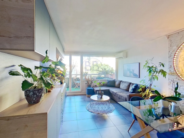 Bel appartement entièrement rénové à Fréjus avec terrasse et parking 