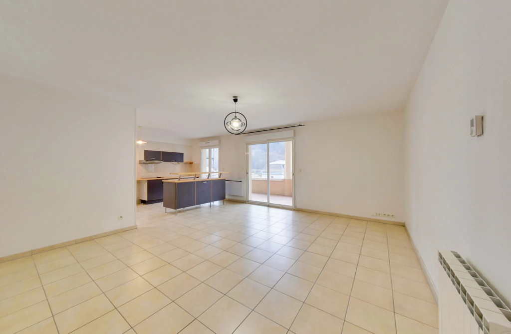 Appartement T4 spacieux avec terrasse et garage à Allevard