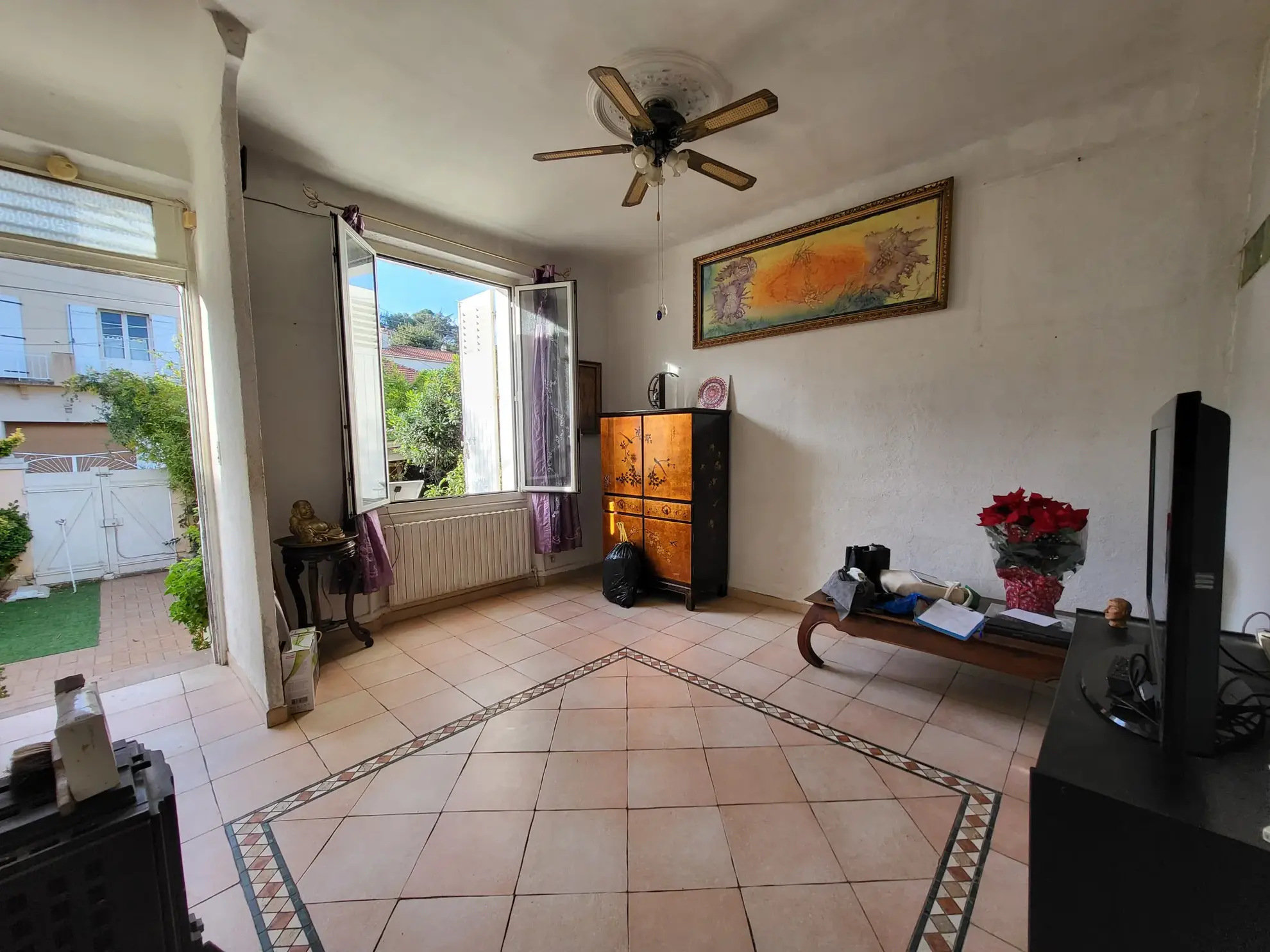 À La Seyne-Sur-Mer, maison individuelle à rénover avec jardin 