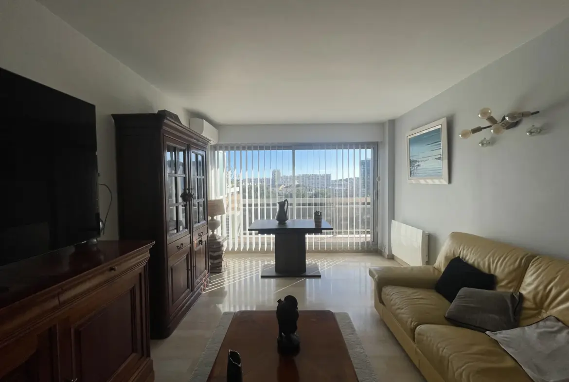 Appartement de 3 pièces entièrement rénové à Toulon Est 