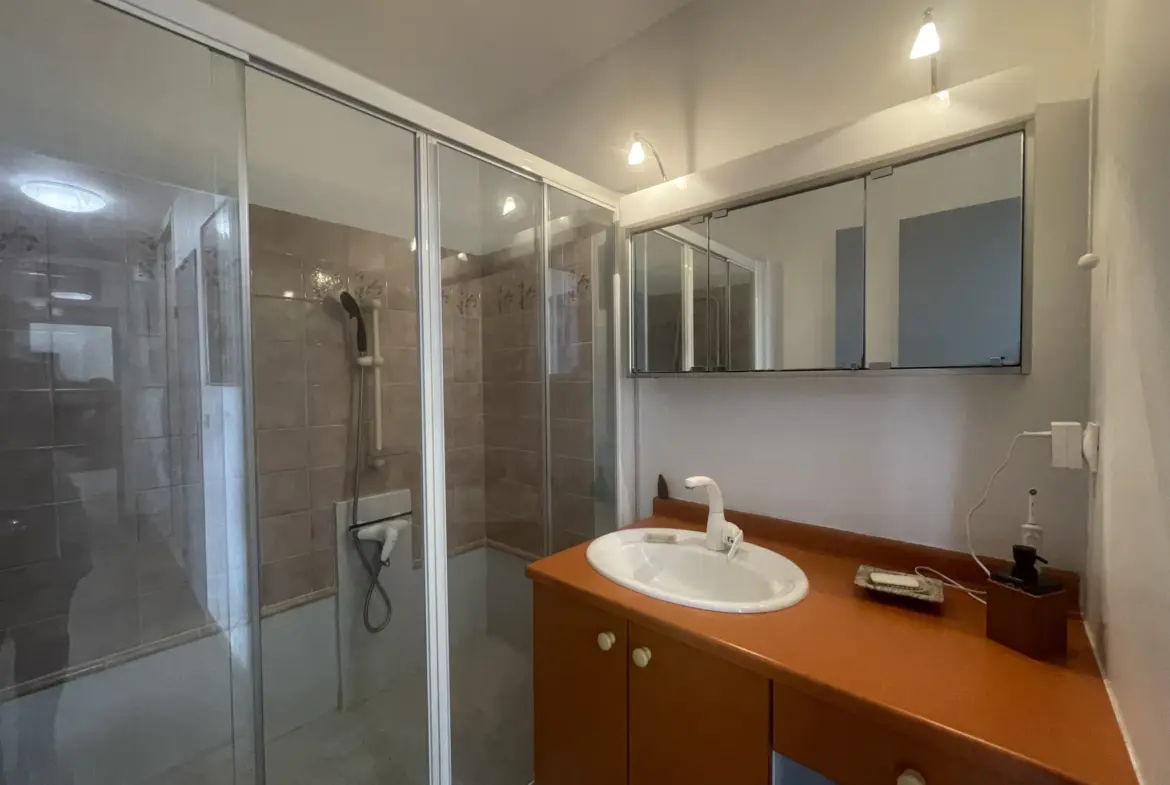 Appartement de 3 pièces entièrement rénové à Toulon Est 
