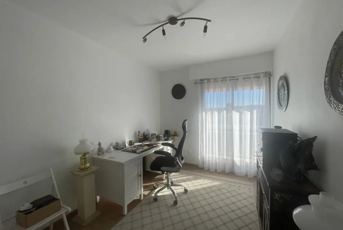 Appartement de 3 pièces entièrement rénové à Toulon Est 