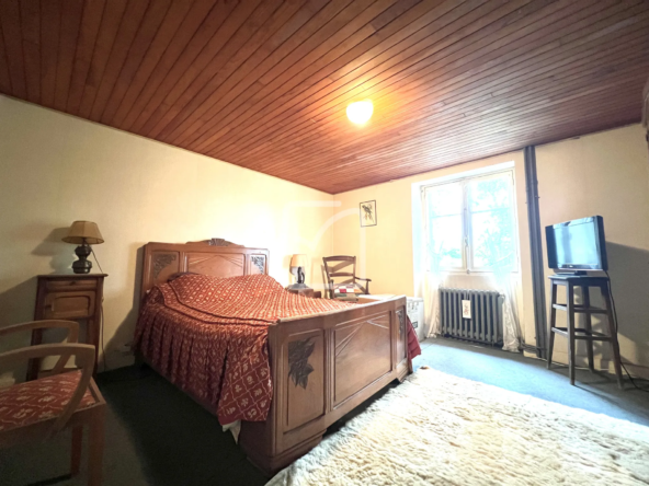 Maison de charme 245 m² avec dépendances à La Cassagne 