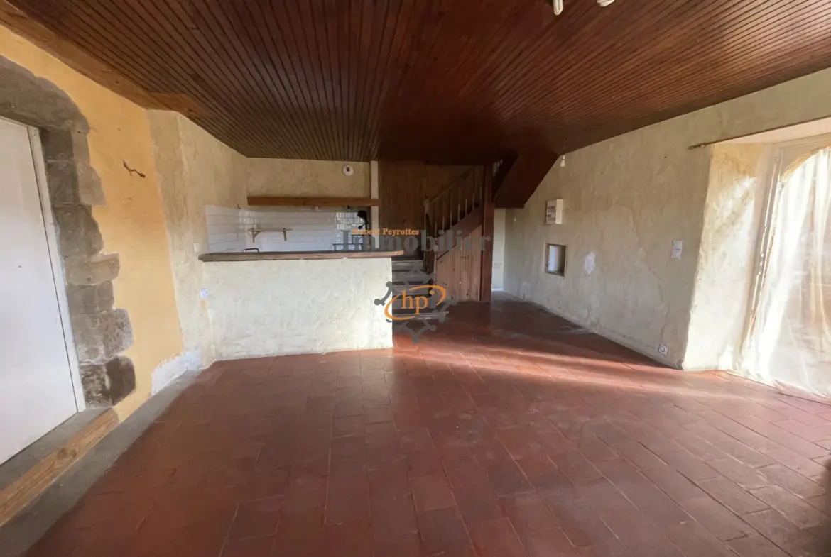 Vente maison en pierres à Broquiès avec terrasses et grand terrain 