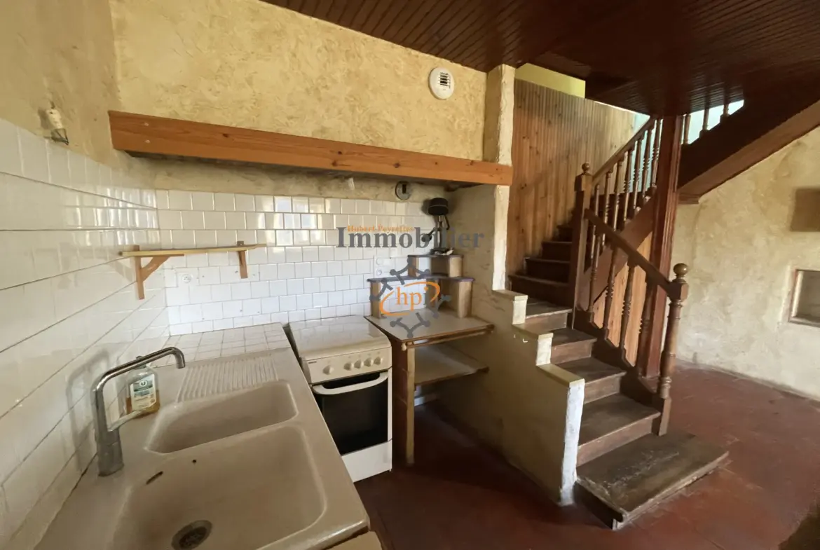 Vente maison en pierres à Broquiès avec terrasses et grand terrain 