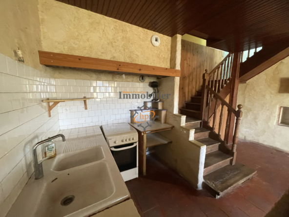 Vente maison en pierres à Broquiès avec terrasses et grand terrain 