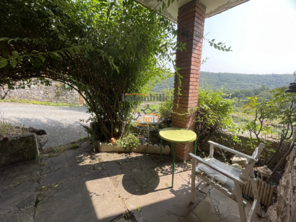 Vente maison en pierres à Broquiès avec terrasses et grand terrain 