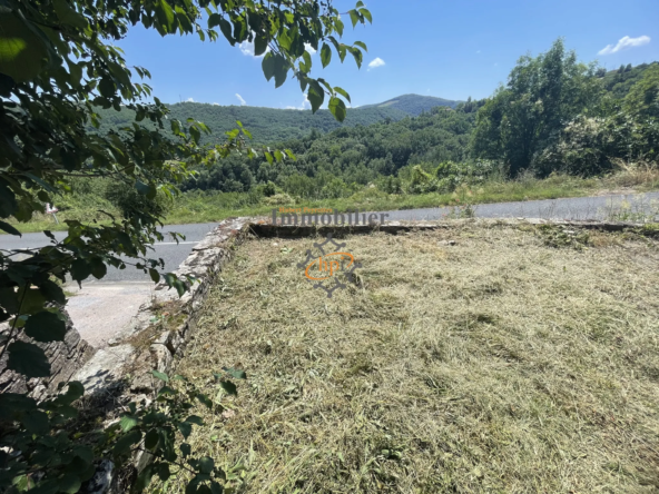 Vente maison en pierres à Broquiès avec terrasses et grand terrain 
