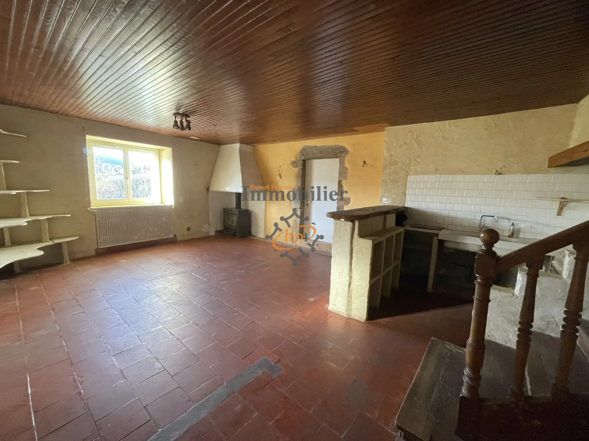 Vente maison en pierres à Broquiès avec terrasses et grand terrain 