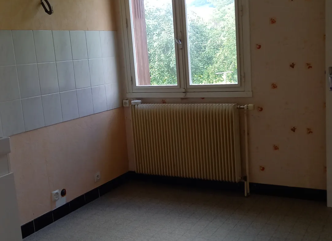 Maison Mitoyenne de 140 m² à Voiteur avec Terrain de 15 ares 