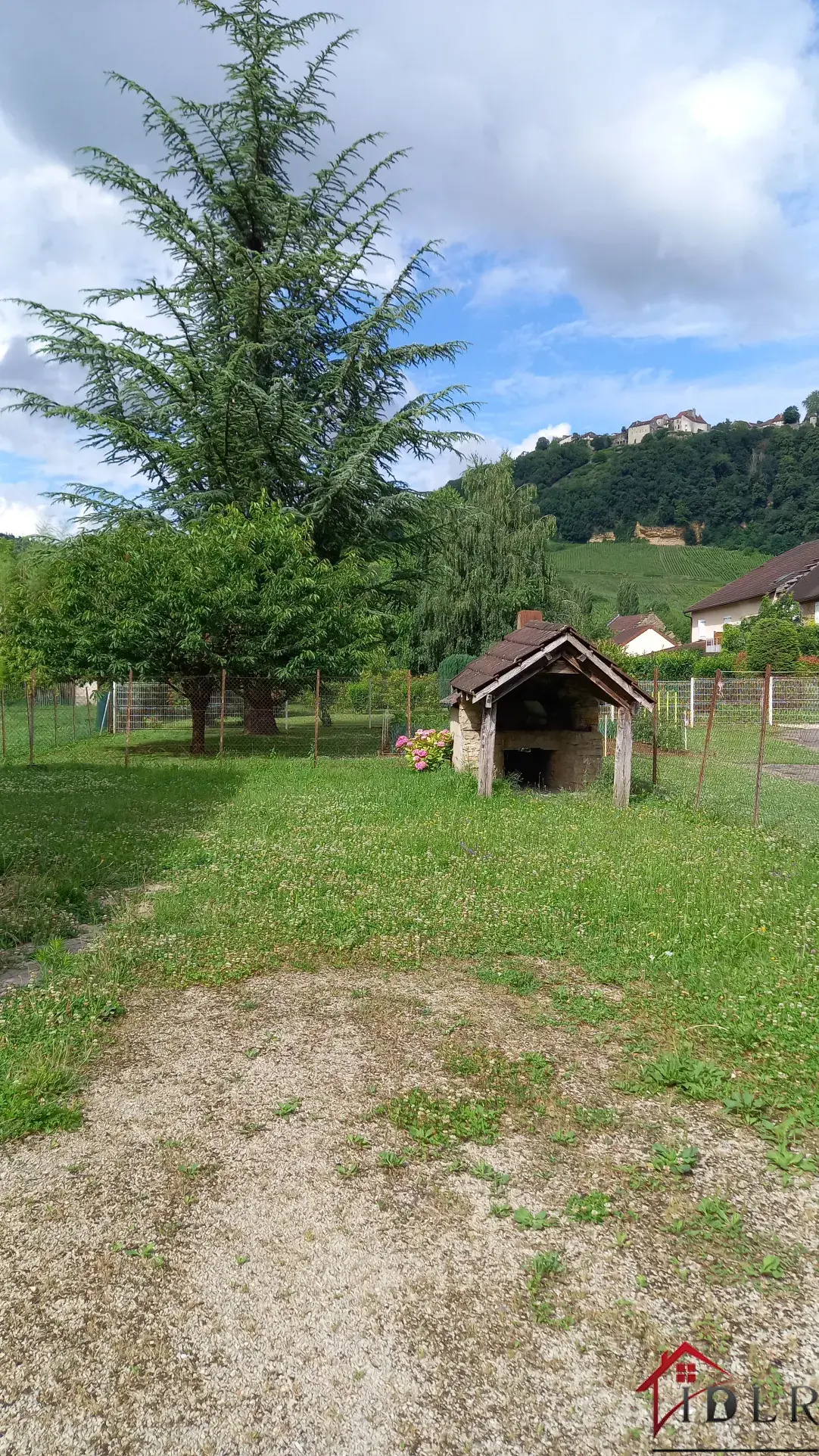 Maison Mitoyenne de 140 m² à Voiteur avec Terrain de 15 ares 