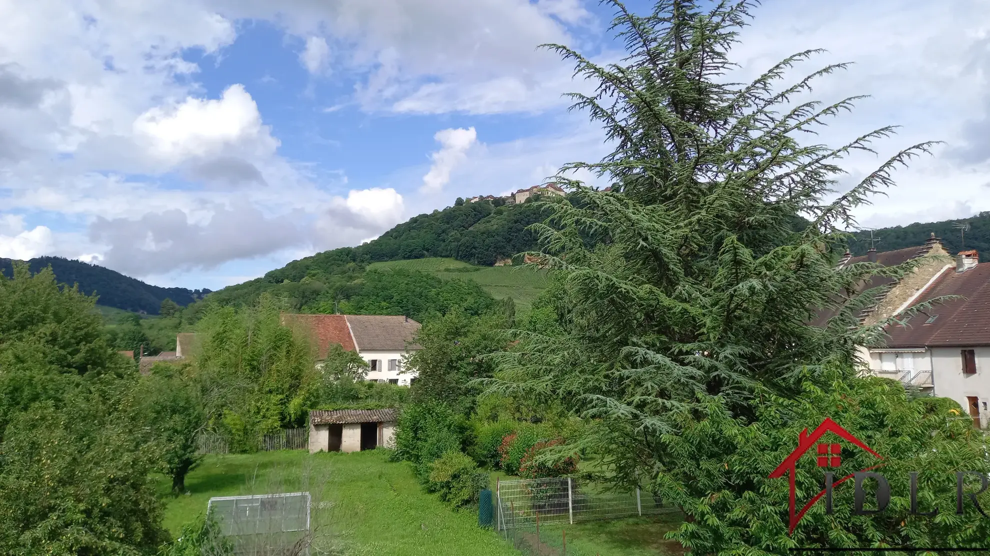 Maison Mitoyenne de 140 m² à Voiteur avec Terrain de 15 ares 