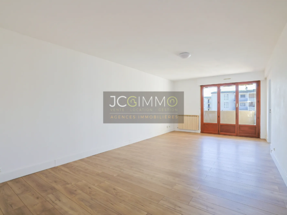 Appartement T3 lumineux de 64 m2 à vendre avec terrasse et garage à la Seyne-sur-Mer 