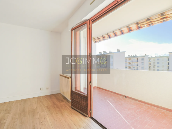 Appartement T3 lumineux de 64 m2 à vendre avec terrasse et garage à la Seyne-sur-Mer 