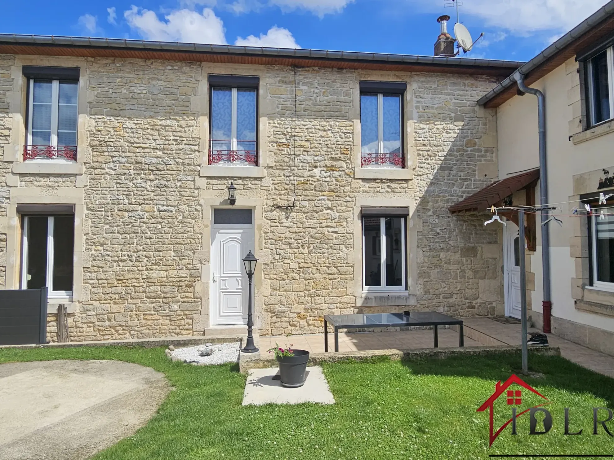 Maison mitoyenne à vendre à Wassy - 149 m² avec jardin et garage 