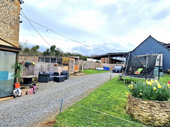 Maison rénovée à Saint-Pierre-en-Auge avec jardin et garage 