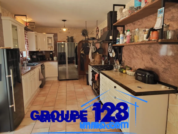 Pavillon spacieux avec garage indépendant à Villechetive 