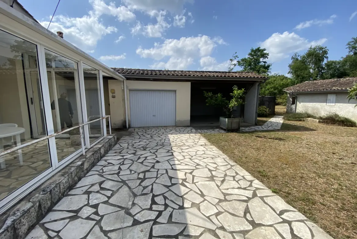 Maison à rénover à Pujols sur Ciron de 200 m² avec jardin 