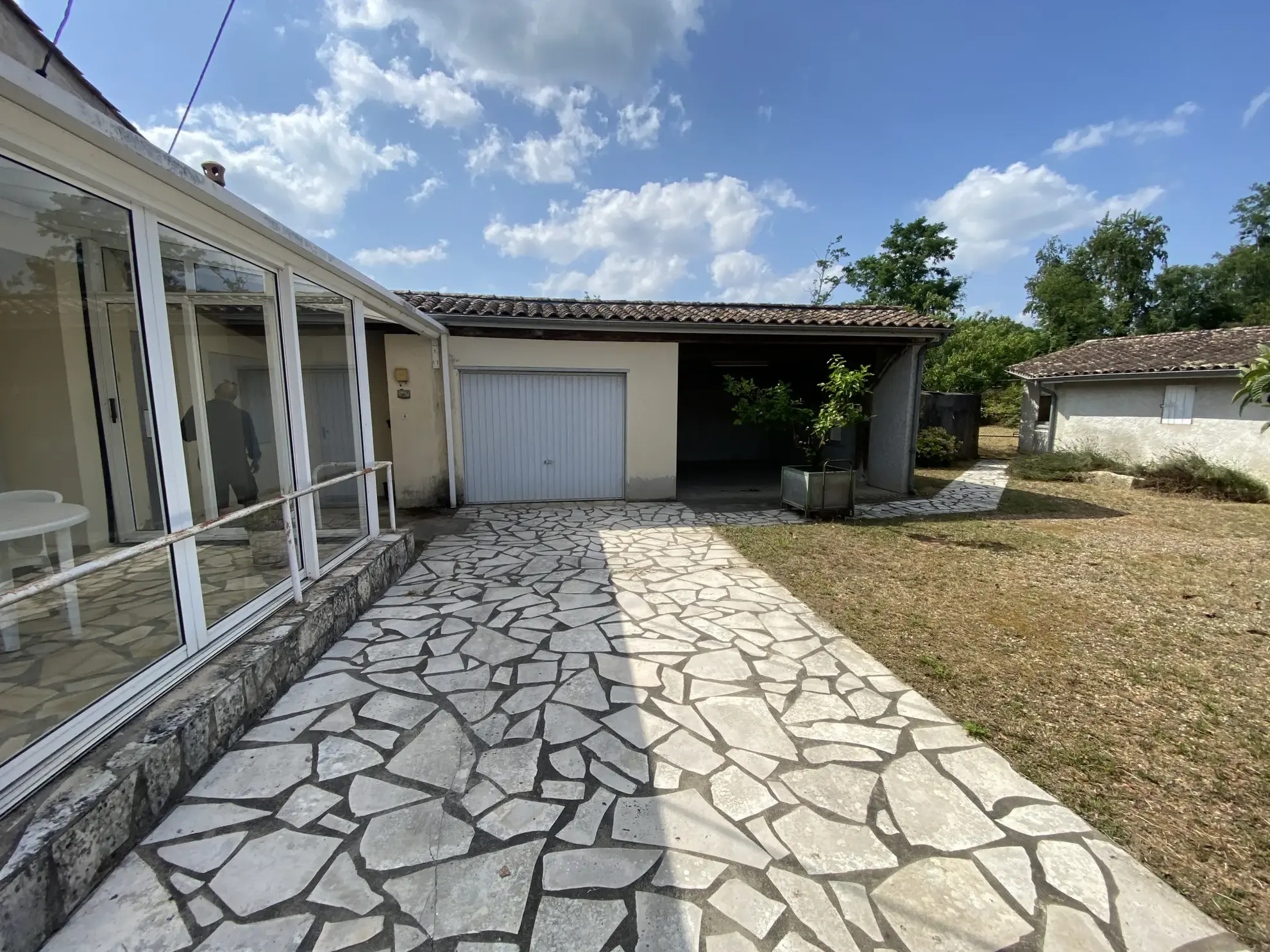 Maison à rénover à Pujols sur Ciron de 200 m² avec jardin 