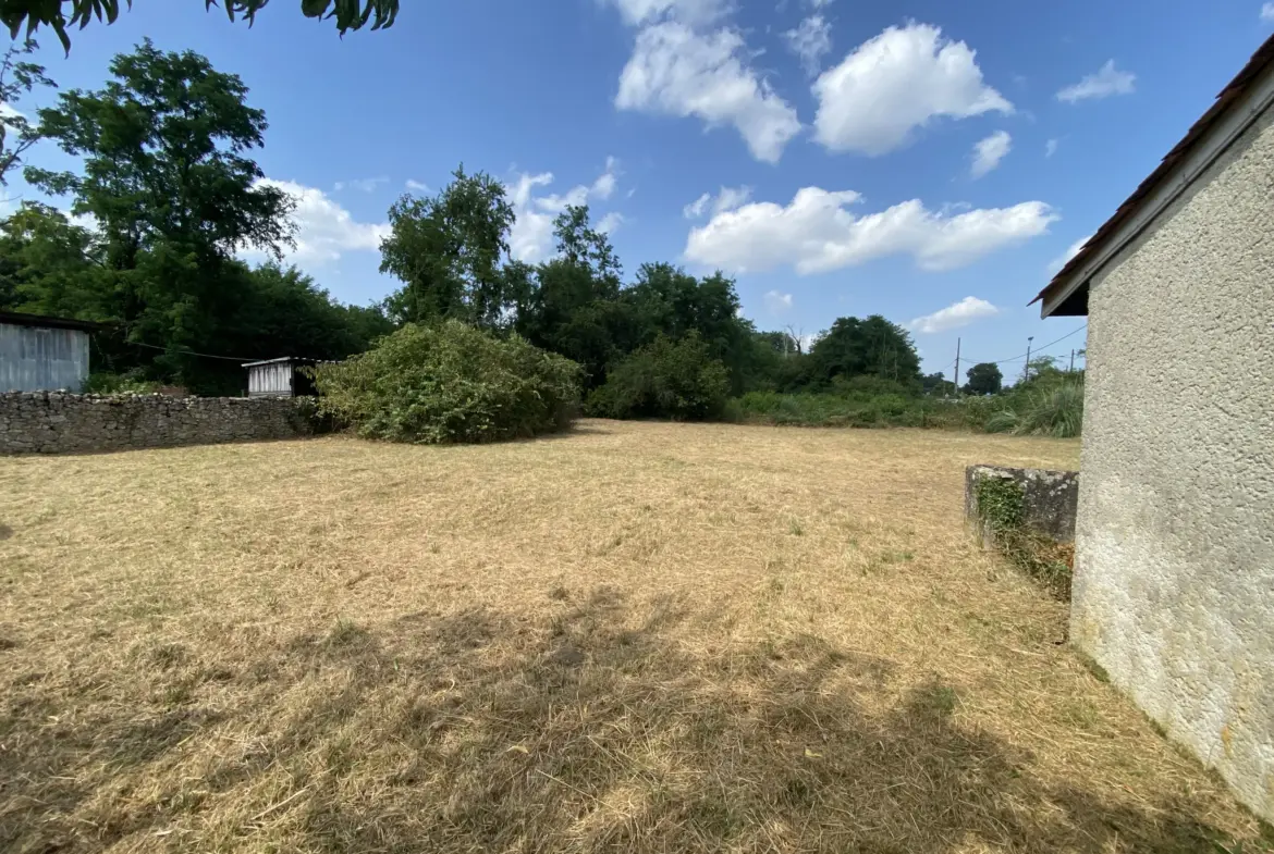 Maison à rénover à Pujols sur Ciron de 200 m² avec jardin 