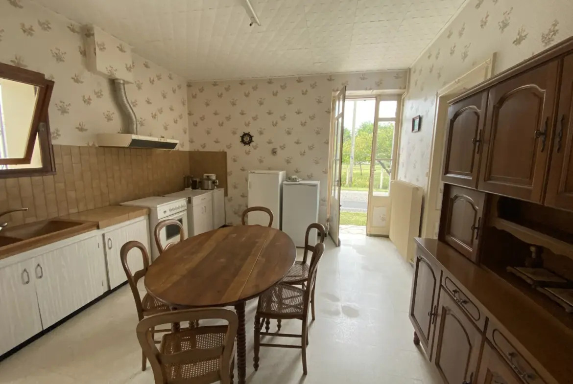 Maison à rénover à Pujols sur Ciron de 200 m² avec jardin 