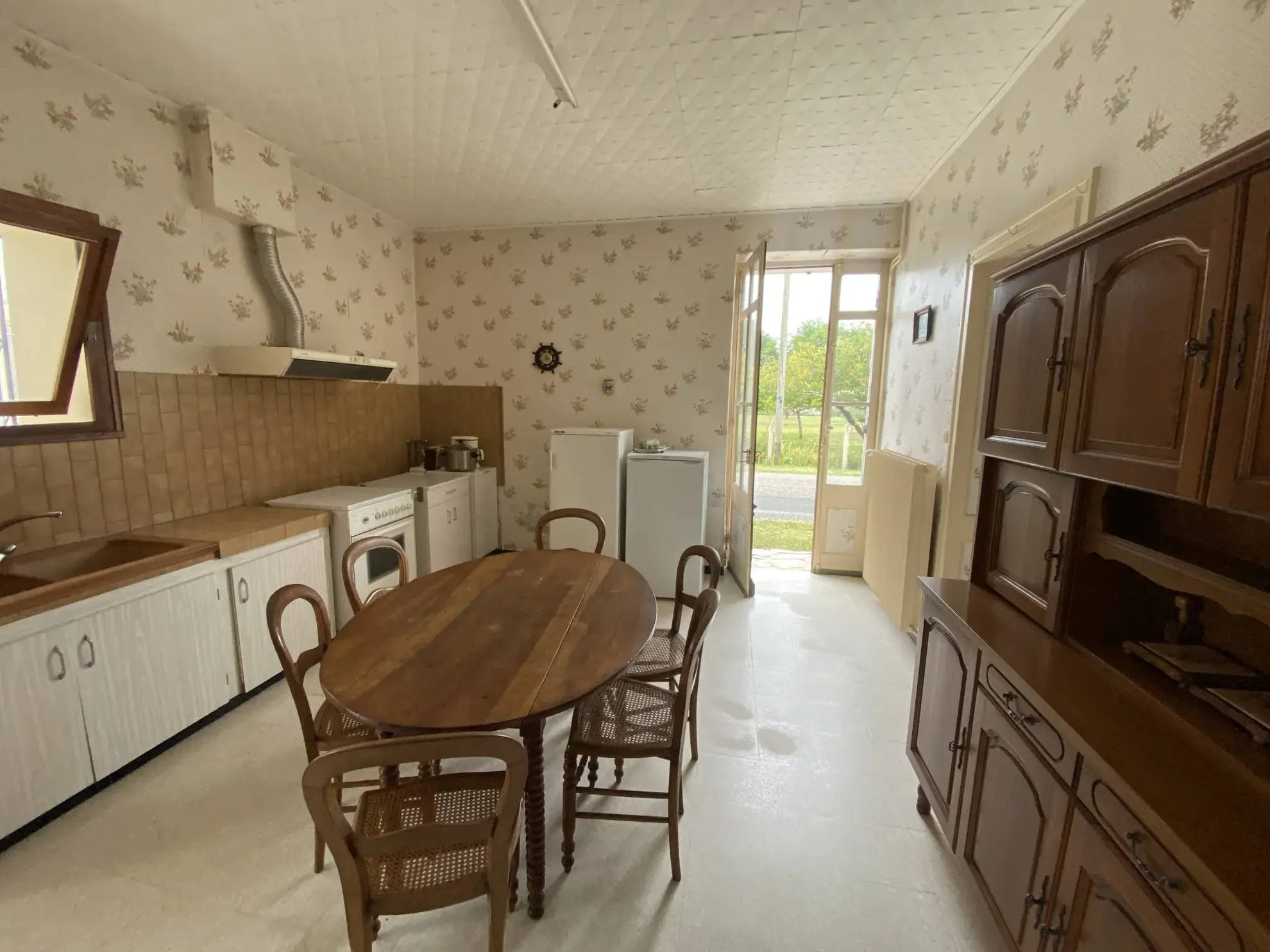Maison à rénover à Pujols sur Ciron de 200 m² avec jardin 