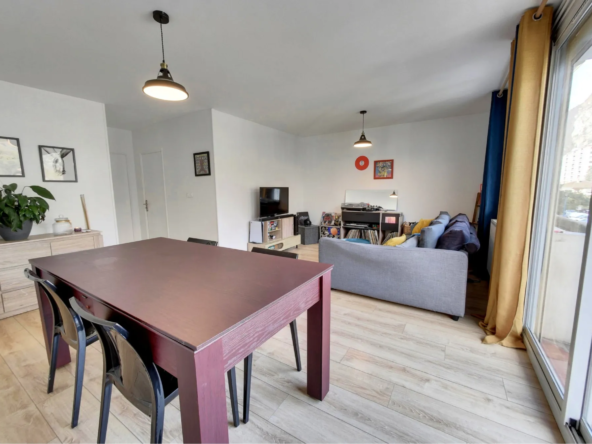 Vente appartement T5 avec balcon et vue sur montagnes à Saint Égrève 