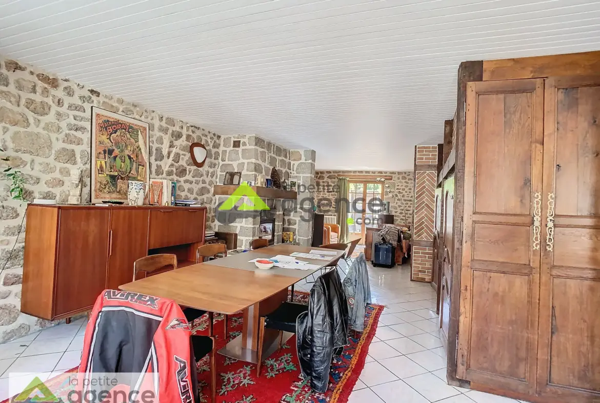 Grande maison de ville à Bellegarde-en-Marche 