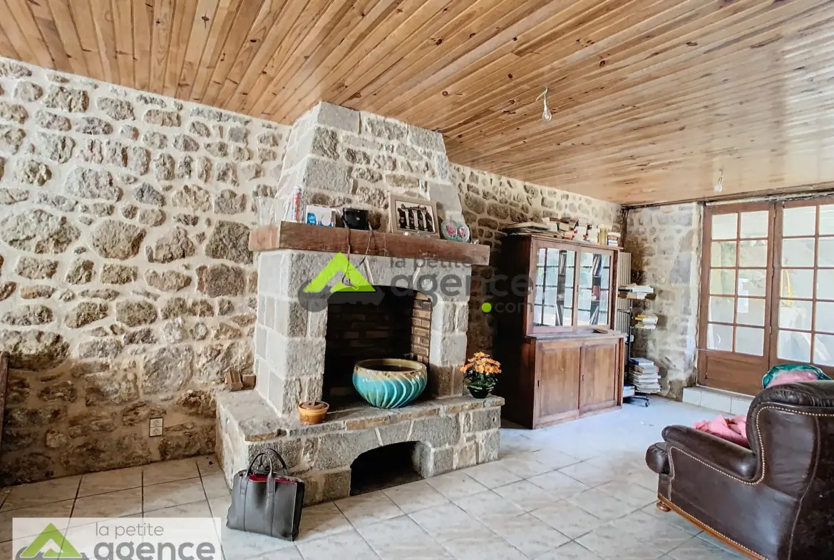 Grande maison de ville à Bellegarde-en-Marche 