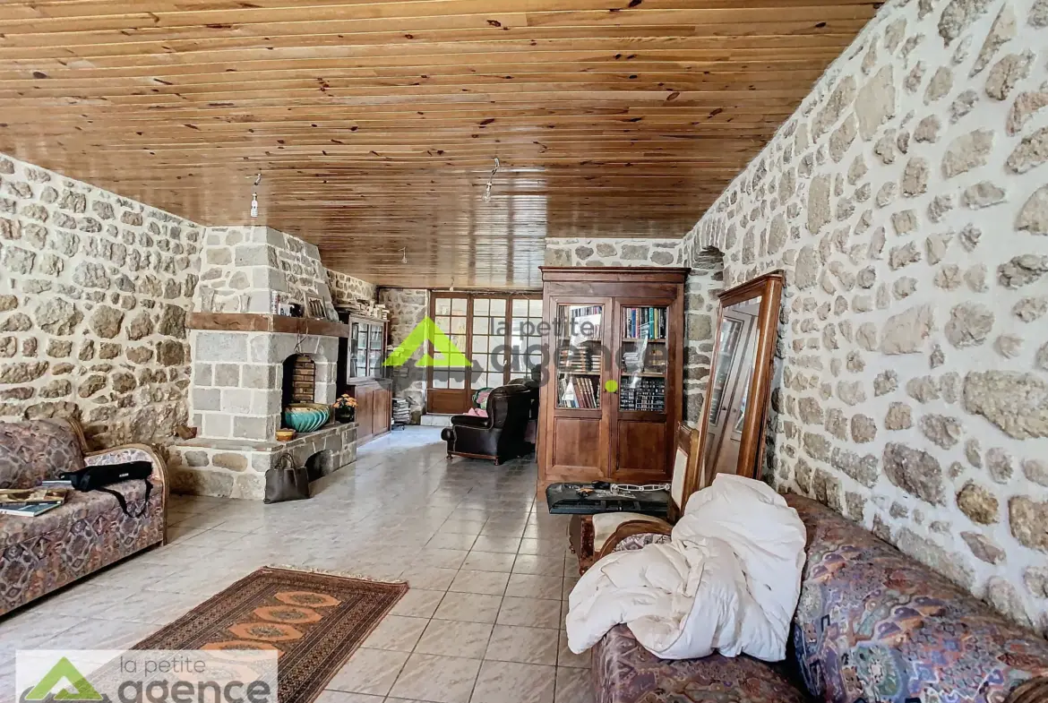 Grande maison de ville à Bellegarde-en-Marche 
