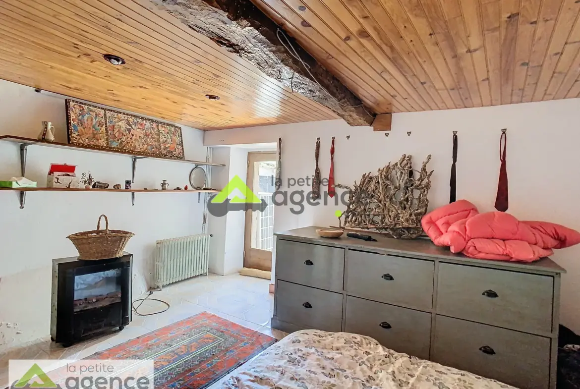 Grande maison de ville à Bellegarde-en-Marche 