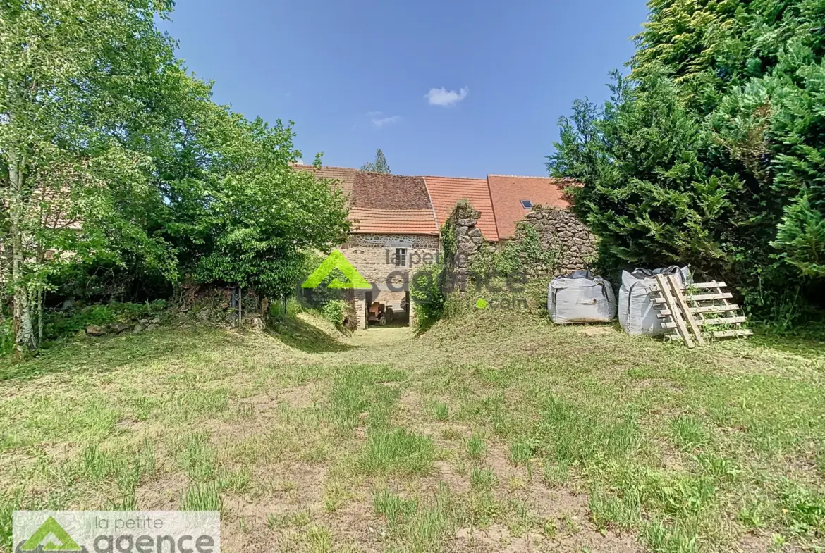 Grande maison de ville à Bellegarde-en-Marche 