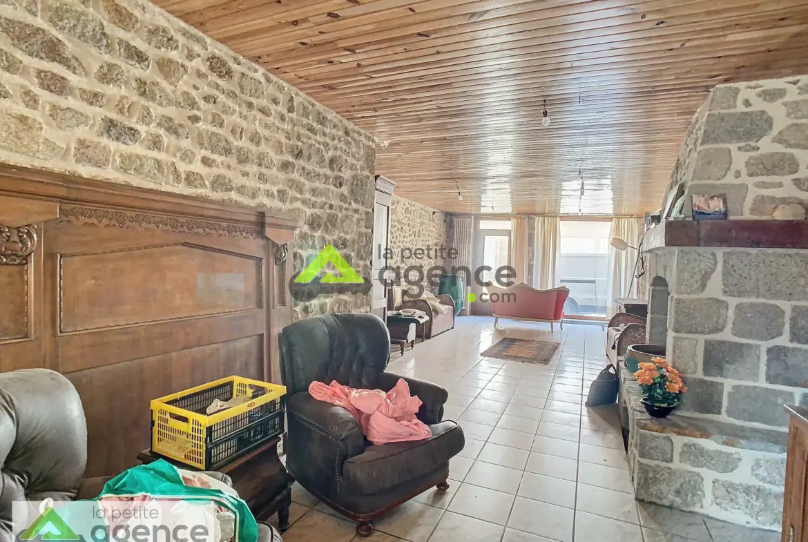 Grande maison de ville à Bellegarde-en-Marche 