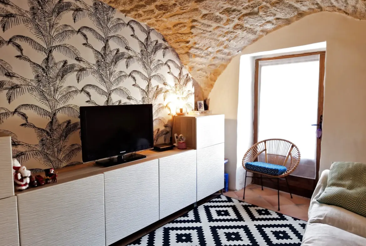 Charmante maison en pierre à vendre à Villevieille - 93 m² - 245 000 EUR 