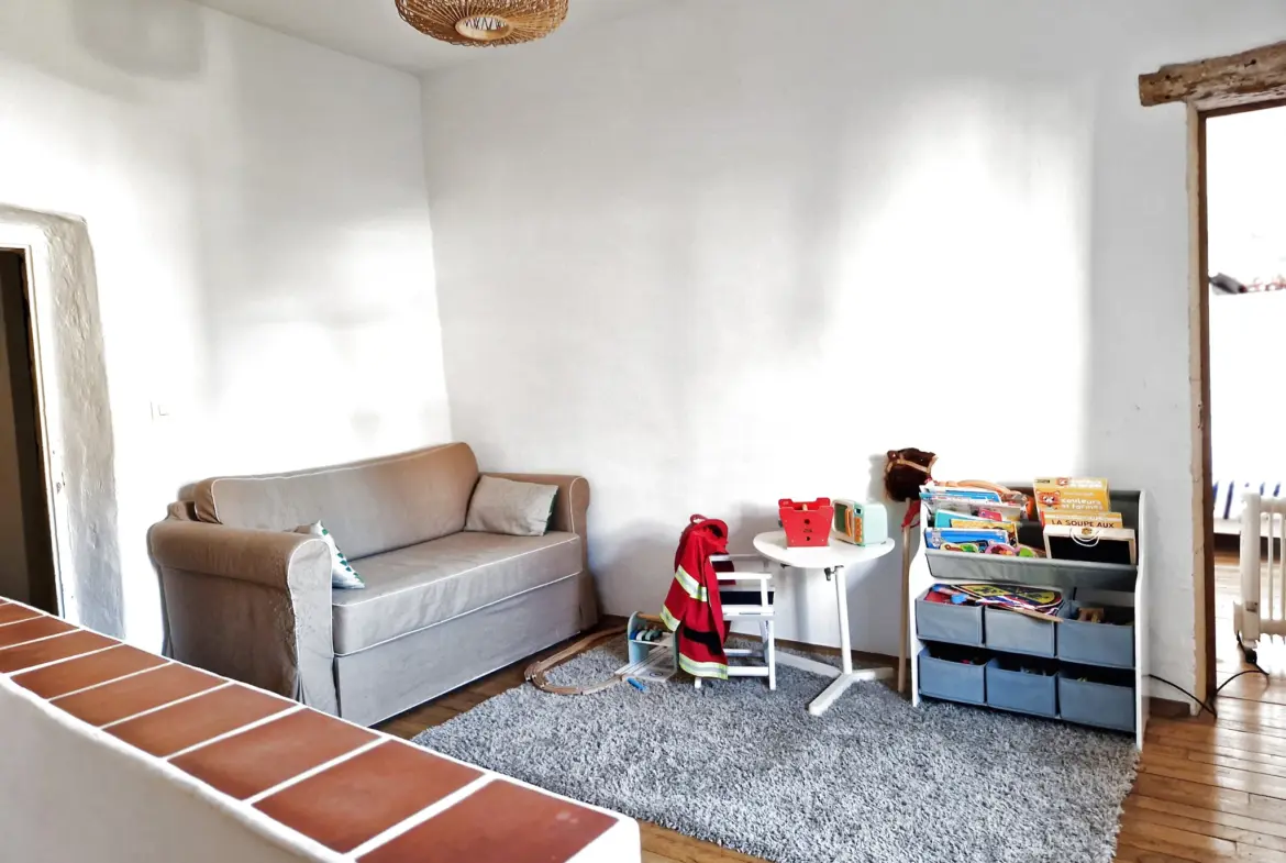 Charmante maison en pierre à vendre à Villevieille - 93 m² - 245 000 EUR 