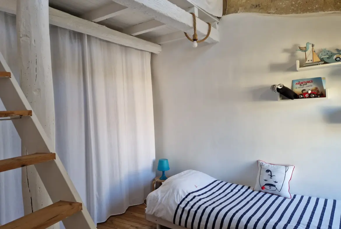 Charmante maison en pierre à vendre à Villevieille - 93 m² - 245 000 EUR 