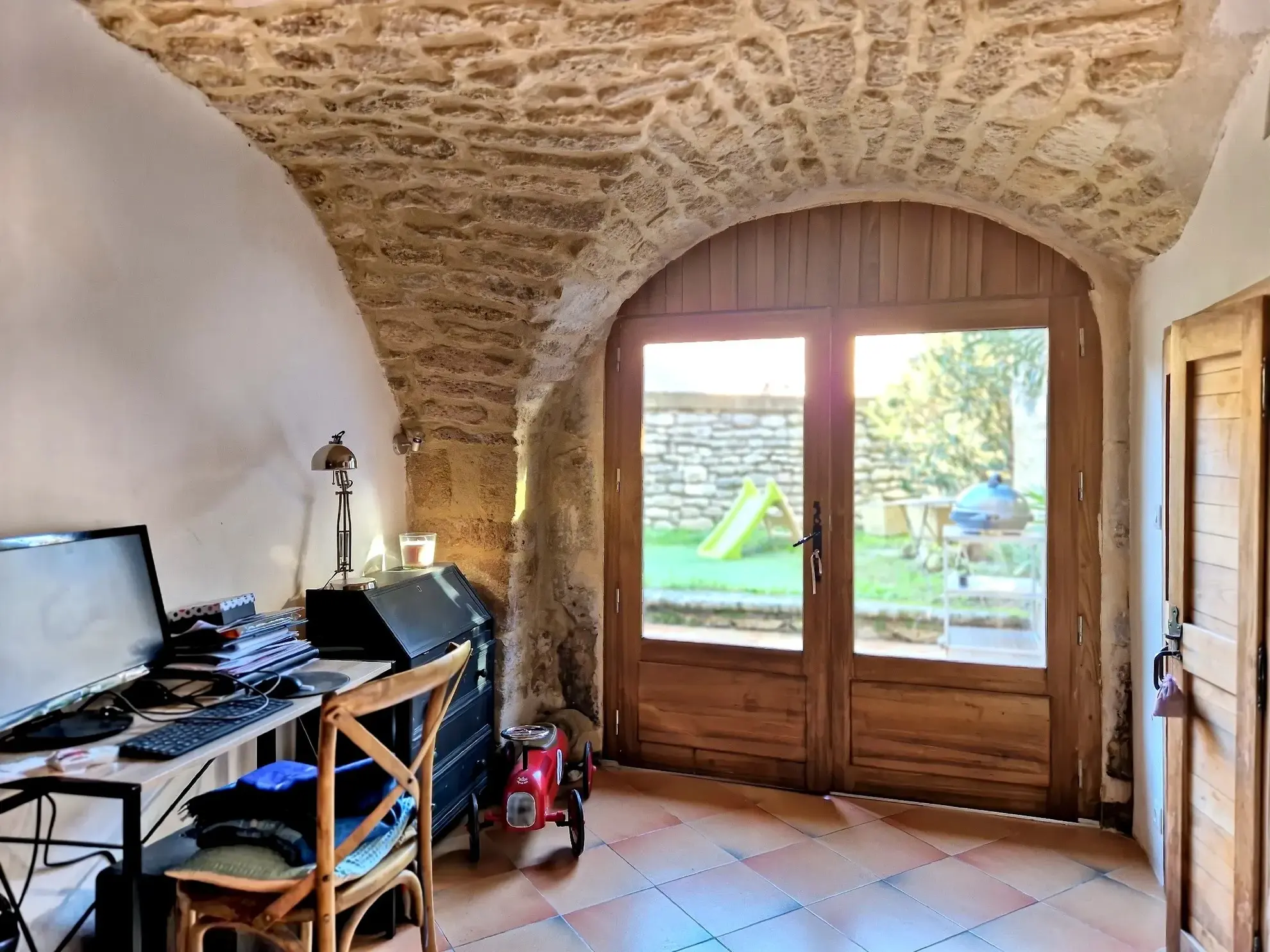 Charmante maison en pierre à vendre à Villevieille - 93 m² - 245 000 EUR 