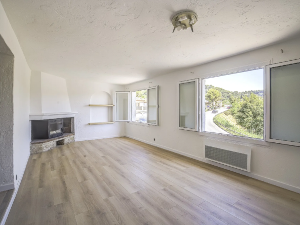 Bel appartement rénové à La Colle sur Loup avec vue sur Saint Paul