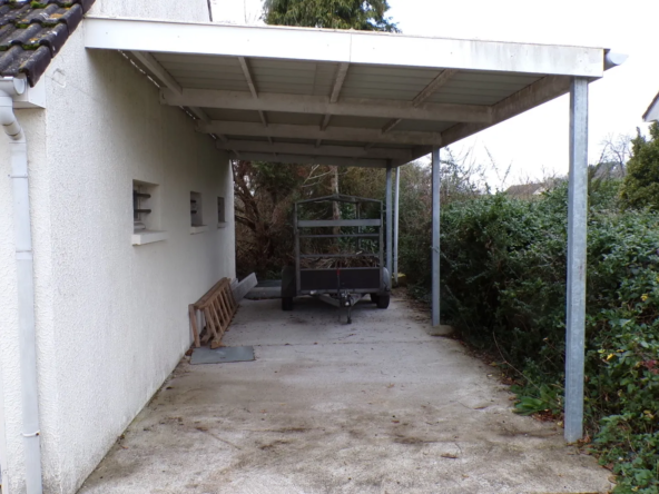 Pavillon spacieux à Meaulne-Vitray avec grand terrain de 5665 m² 