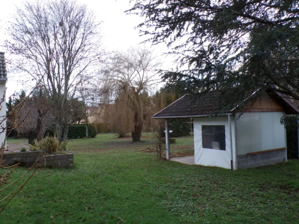 Pavillon spacieux à Meaulne-Vitray avec grand terrain de 5665 m² 