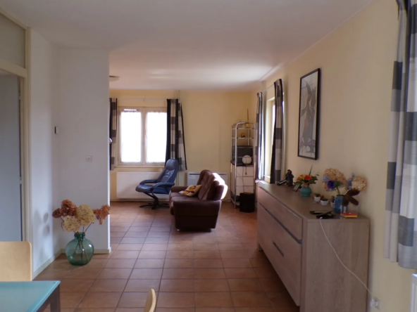 Pavillon spacieux à Meaulne-Vitray avec grand terrain de 5665 m² 