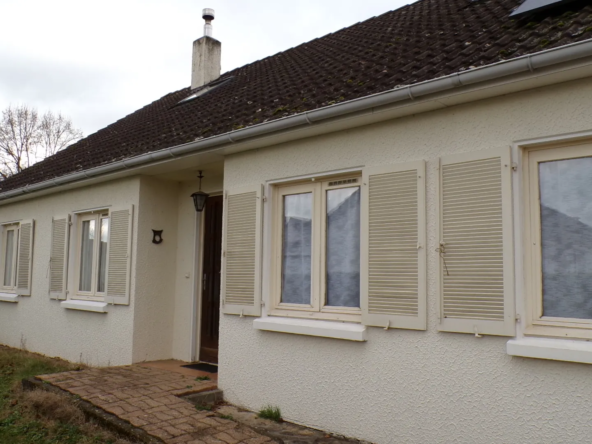 Pavillon spacieux à Meaulne-Vitray avec grand terrain de 5665 m² 